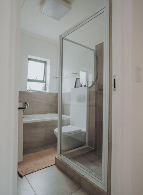 Apartment Calm Blouberg - Gated & Lift Access *