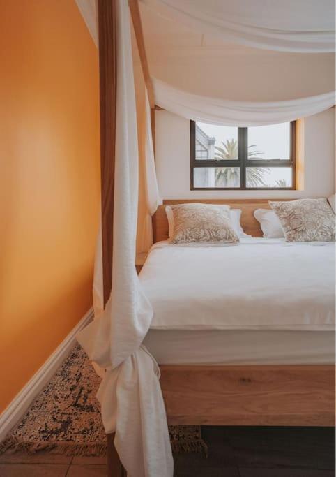 Calm Blouberg - Gated & Lift Access Apartment *