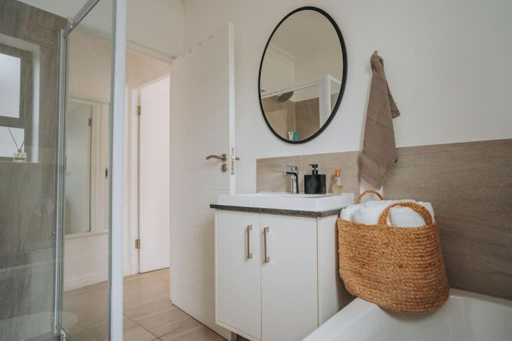 Apartment Calm Blouberg - Gated & Lift Access